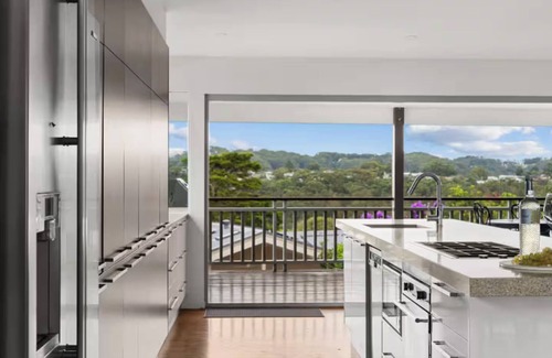 Wamberal House | Luxury Escape - Close to Beach