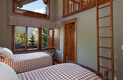 Blueberry Hill Ski Chalet | Luxury Five Bedroom Chalet with views of Blackcomb Mountain & Whistler