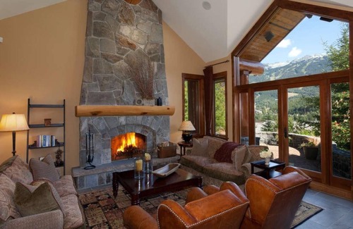 Blueberry Hill Ski Chalet | Luxury Five Bedroom Chalet with views of Blackcomb Mountain & Whistler