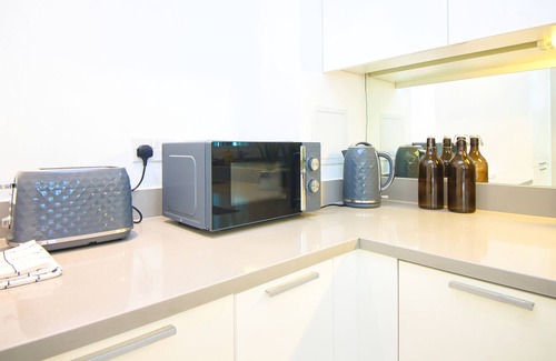 Botwell Apartment | Luxury flat at Hayes near Heathrow Airport, London