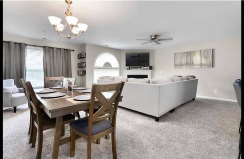 Greensboro Condo | Luxury Full 2 BR 2 bath condo in great location