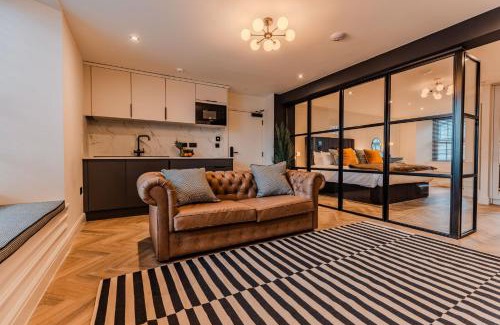 Ayr Apartment | Luxury Georgian Aparthotel by Hauss Ayr - 5mins to Beach, Town Centre!