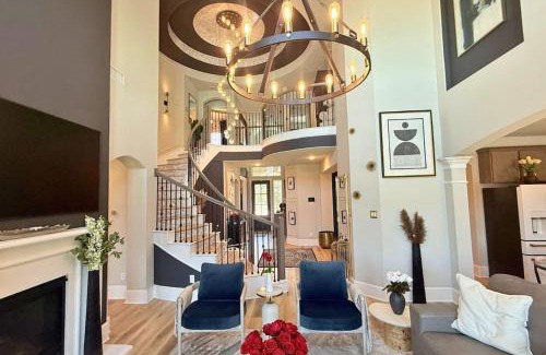 Atascocita House | Luxury Getaway w Pool, Sauna, Gym and Lagoon