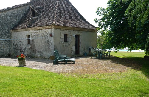Boisse Cottage | luxury gite for couples, no children. Peace, great views, large pool and spa.