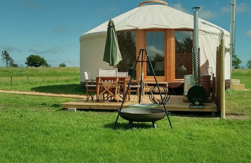 Carmarthen RV Rental | Luxury Glamping yurts with Hot Tubs