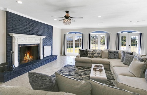 Lake Charles House | Luxury Golf Course Home on Cul de Sac near Casinos