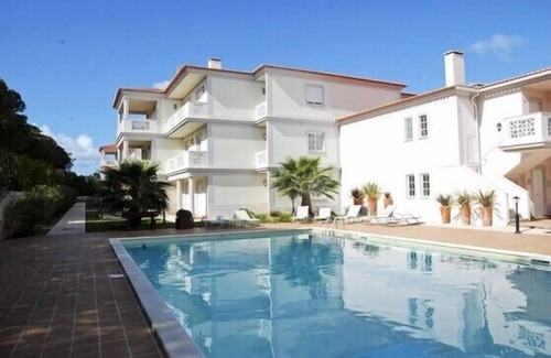 Praia del Rei Apartment | Luxury ground floor apartment w/garden in Praia del Rey only from €600 a week