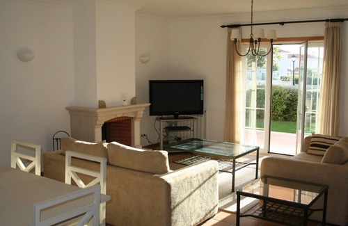 Praia del Rei Apartment | Luxury ground floor apartment w/garden in Praia del Rey only from €600 a week