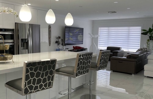 Fontainebleau House | Luxury heated salt water pool, Grill BBQ Serenity Oasis