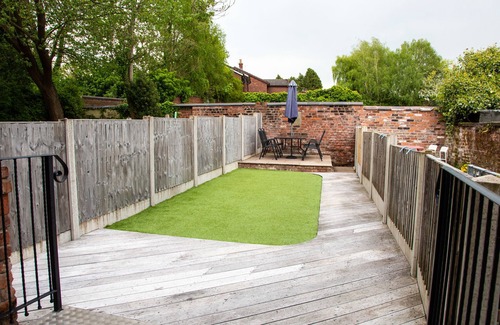 Lymm Apartment | Luxury Hidden Gem in the Centre of Lymm Village