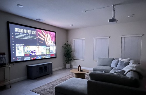 Merced House | Luxury home 120” theater, near park and UC, 中文