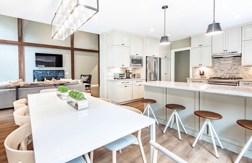 Boyne City House | Luxury Home | Ski-In/Ski-Out | Private Hot Tub | Gated Community | 18 Guests