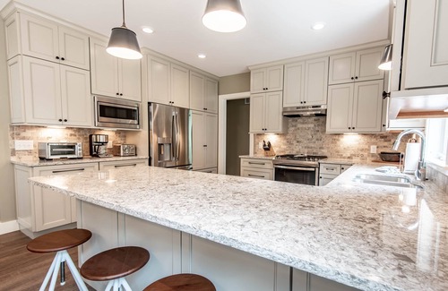 Boyne City House | Luxury Home | Ski-In/Ski-Out | Private Hot Tub | Gated Community | 18 Guests