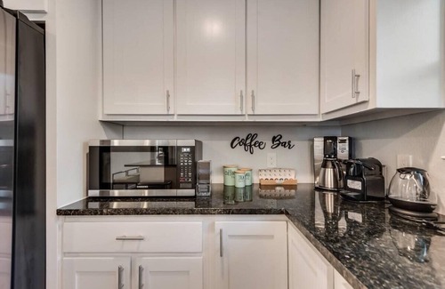 Arlington House | Luxury Home w/Hot Tub near AT&T Stadium
