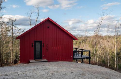 Campton House | Luxury Hot-Tub WiFi - A Red River Barnhouse