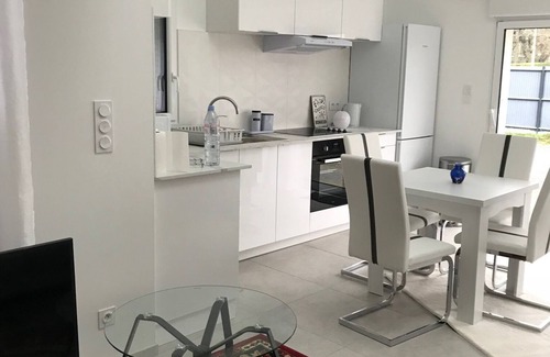 Saint-Ave House | Luxury house ground floor, modern decoration, garden, parkings, wifi, near beach
