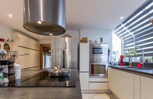 Jullouville Cottage | Luxury house with private pool in Jullouville, enclosed garden, wifi and parking