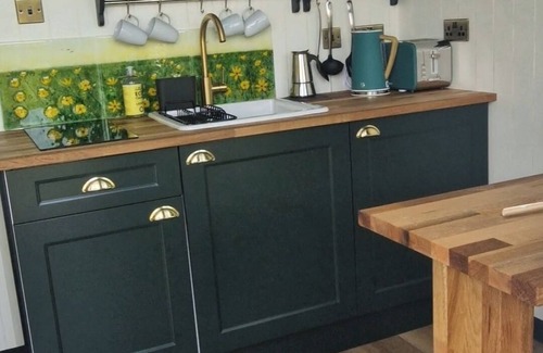 Doolin Cabin | Luxury Hut with hot tub & sauna near Doolin Village