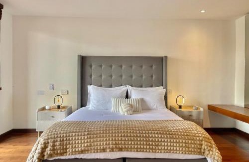 Financial District Apartment | Luxury I Style I Central Stay in Rosales