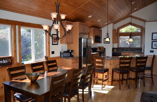 Truckee House | Luxury in prime location. Hot tub, games room with pool table. 4th night free.