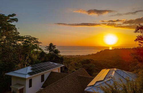 Uvita Villa | Luxury Jungle Haven ~ Ocean View ~ Infinity Pool!