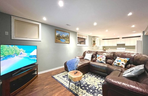 Keswick Cottage | Luxury Lake Simcoe Lakehouse · 6BR · Sandy Beach · Hot Tub · Sunset Views