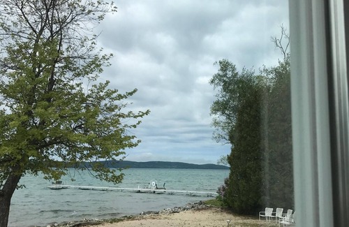 Beulah House | Luxury Lakefront Home