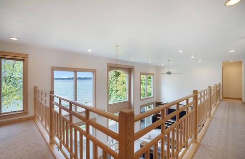 Beulah House | Luxury Lakefront Home