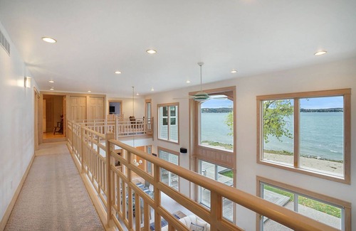 Beulah House | Luxury Lakefront Home