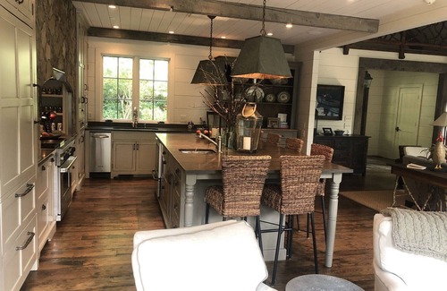 Lakemont House | LUXURY LAKEFRONT HOME 5/BR LIGHT & BRIGHT-"HIGH 5"