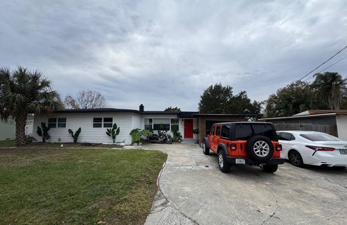 Orlando House | Luxury Lakefront Pool Near Orlando Airport & Disney