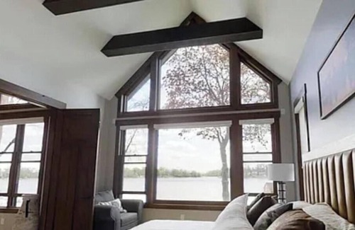 Lake Shangrila Resort | Luxury Lakefront Retreat on Lake Shangrila - 120 ft Beach, Golf Simulator & More