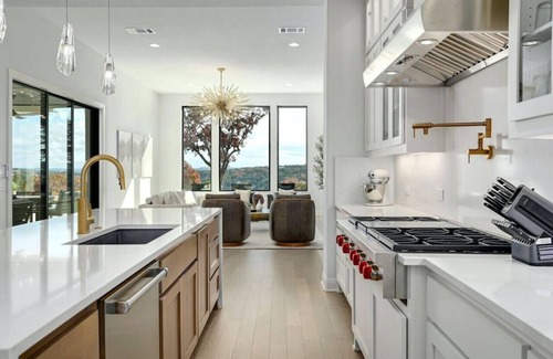 Leander House | Luxury Lakefront Travis -Heated Pool/Games/Theater