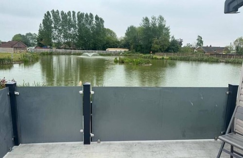 Addlethorpe Apartment | Luxury Lakeside Lodge 2