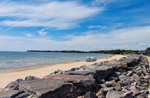 Sherkston Cottage | Luxury Lakeview Modern 3 Bedroom Cottage at Sherkston Shores.