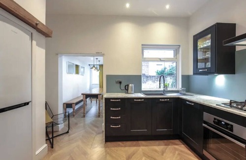 Liverpool House | Luxury Liverpool Townhouse - 19 ppl Perfect for hens and friendly groups.