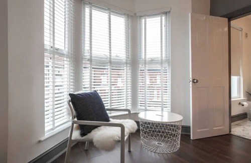 Liverpool House | Luxury Liverpool Townhouse - 19 ppl Perfect for hens and friendly groups.