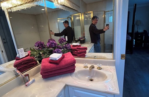 Richmond House | Luxury living for all travellers with private bathroom and balcony.