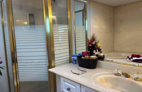 Richmond House | Luxury living for all travellers with private bathroom and balcony.