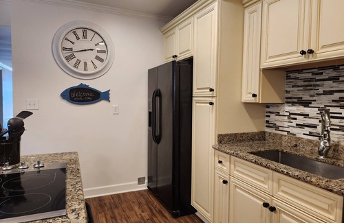 Venice Cabin | Luxury Lodge-4Bdrm/2 Bath in Venice MarinanNO BOAT SLIPnNO ICE MACHINE
