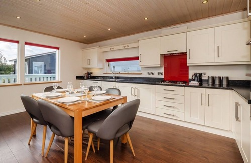 Hopton House | Luxury Lodge w/Hot Tub on 400-Acre Estate