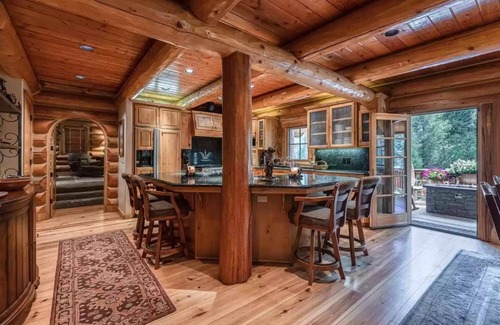 Bass Lake Cabin | Luxury Log Cabin Bass Lake, Air Conditioning, backup generator, no cleaning fees