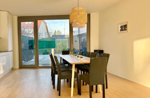 Grinzing Apartment | Luxury Maisonette with Garden & Free Parking