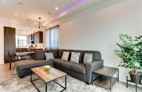 Mid City Villa | Luxury Modern 4 bedroom 3 Bath Home With Rooftop Deck #3