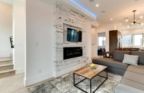 Mid City Villa | Luxury Modern 4 bedroom 3 Bath Home With Rooftop Deck #3
