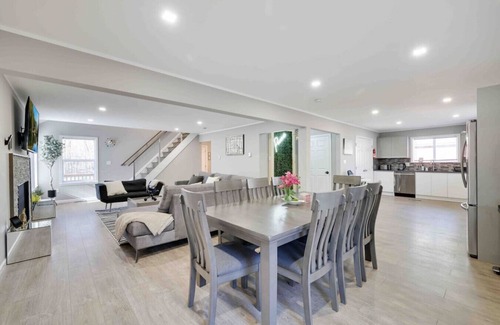 Tobyhanna House | Luxury Modern 6BR Pocono Home Near All Attractions