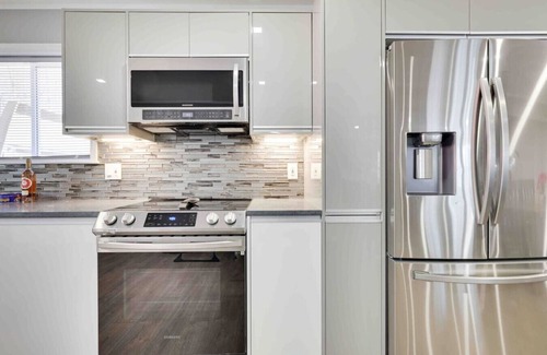 Tobyhanna House | Luxury Modern 6BR Pocono Home Near All Attractions