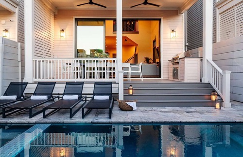 Faubourg Lafayette Hotel | Luxury Modern Home | Heated Pool & Spa