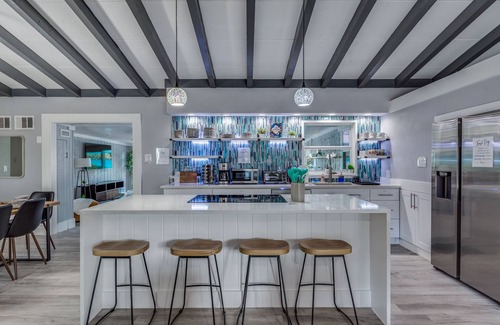 Oak Park - Northwood House | Luxury Modern Home with Heated Pool/Hot Tub, Pool Table, Poker Room & Games