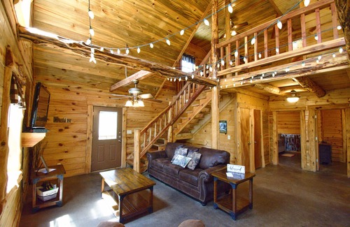 Board Camp Cabin | Luxury Mountain Cabin! ATV|Hike|Bike|Kayak|Relax